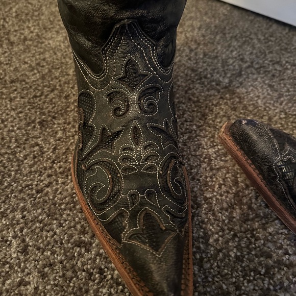 Woman’s Black Cowboy Boots size 9.5 - Picture 13 of 16